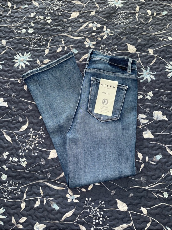 Risen Jeans Denim - Risen Women's Cropped Straight Jeans in Medium Blue